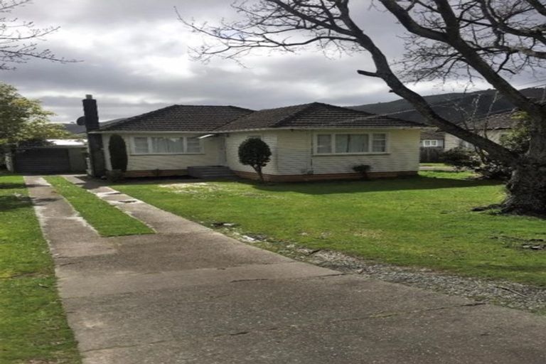 Photo of property in 30 Wainuiomata Road, Wainuiomata, Lower Hutt, 5014