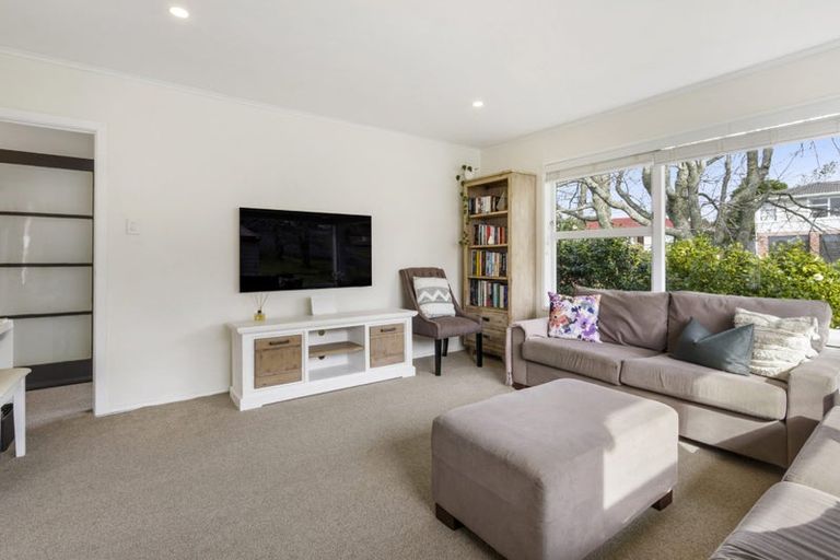 Photo of property in 25 Agincourt Street, Glenfield, Auckland, 0629