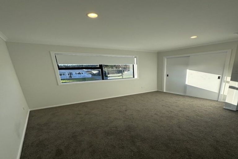 Photo of property in 8/666 Swanson Road, Swanson, Auckland, 0612