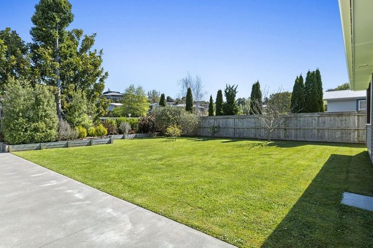 Photo of property in 14 Bromley Place, Westown, New Plymouth, 4310