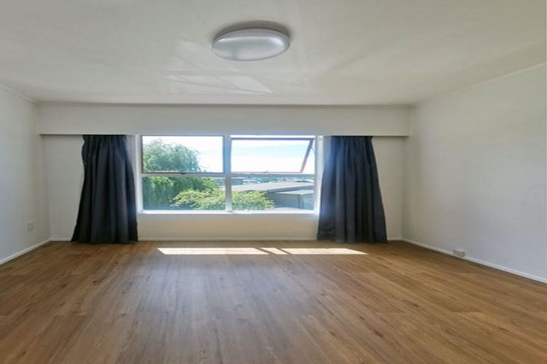 Photo of property in 2/20 Nigel Road, Browns Bay, Auckland, 0630