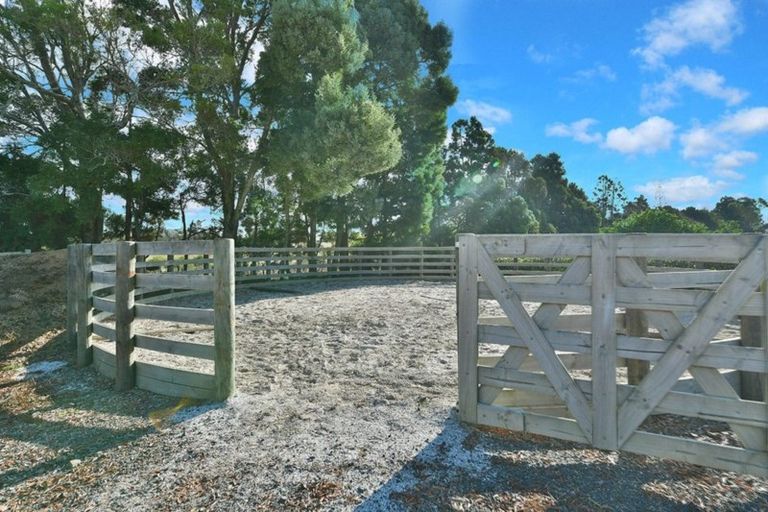 Photo of property in 30 Moontide Road, Kumeu, 0892