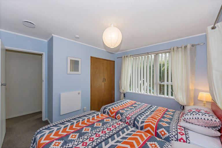 Photo of property in 24 Ellice Road, Totara Vale, Auckland, 0629