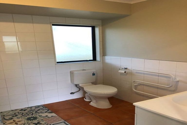 Photo of property in 42 Pisces Road, Glen Eden, Auckland, 0602