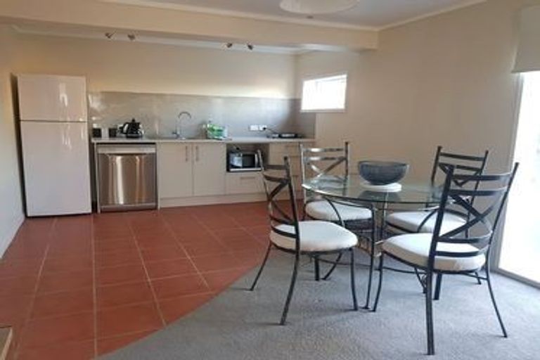 Photo of property in 3 Lintaine Place, Glen Innes, Auckland, 1072
