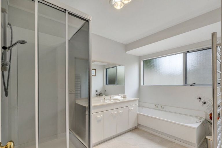 Photo of property in 18 Simmental Crescent, Somerville, Auckland, 2014