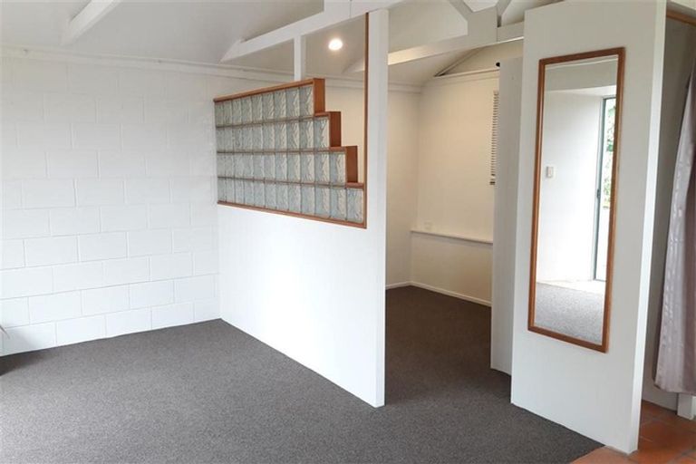 Photo of property in 19 Chivalry Road, Glenfield, Auckland, 0629