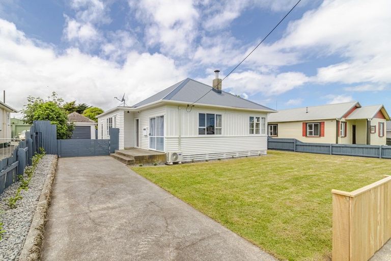 Photo of property in 186 Cornfoot Street, Castlecliff, Whanganui, 4501