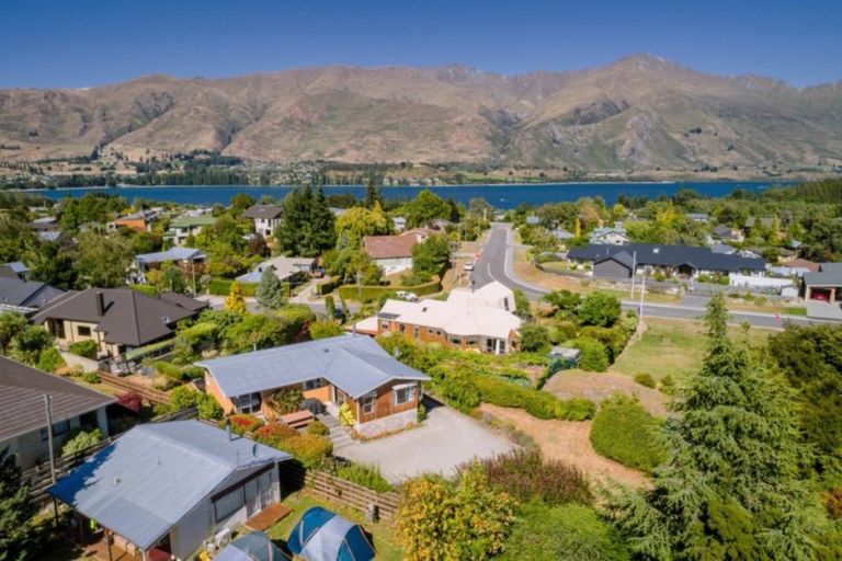 Photo of property in 4 Clematis Court, Wanaka, 9305