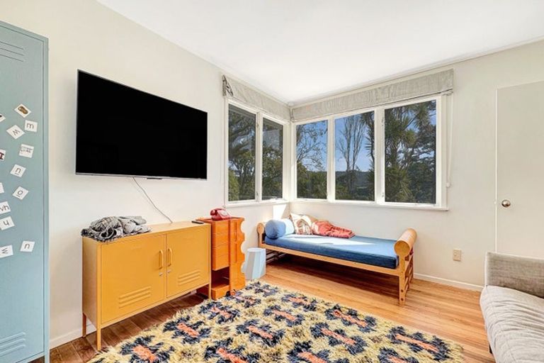 Photo of property in 665 South Titirangi Road, Titirangi, Auckland, 0604