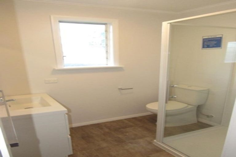 Photo of property in 5 Dover Road, Wainuiomata, Lower Hutt, 5014