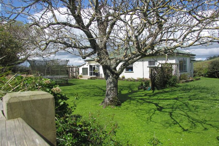 Photo of property in 4 Tikorangi Road East, Tikorangi, Waitara, 4383