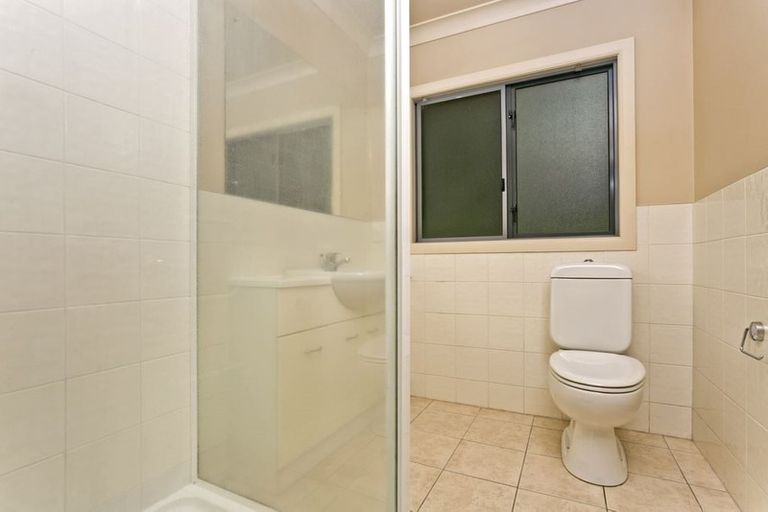 Photo of property in 22 Greenleaf Way, Northcross, Auckland, 0630