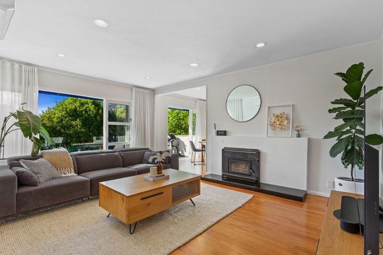 Photo of property in 9a Matata Street, Blockhouse Bay, Auckland, 0600