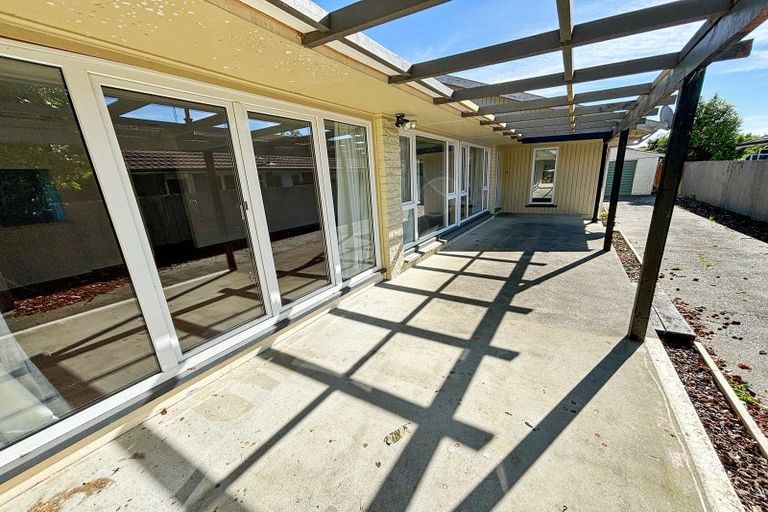 Photo of property in 5 Brookby Crescent, Avonhead, Christchurch, 8042
