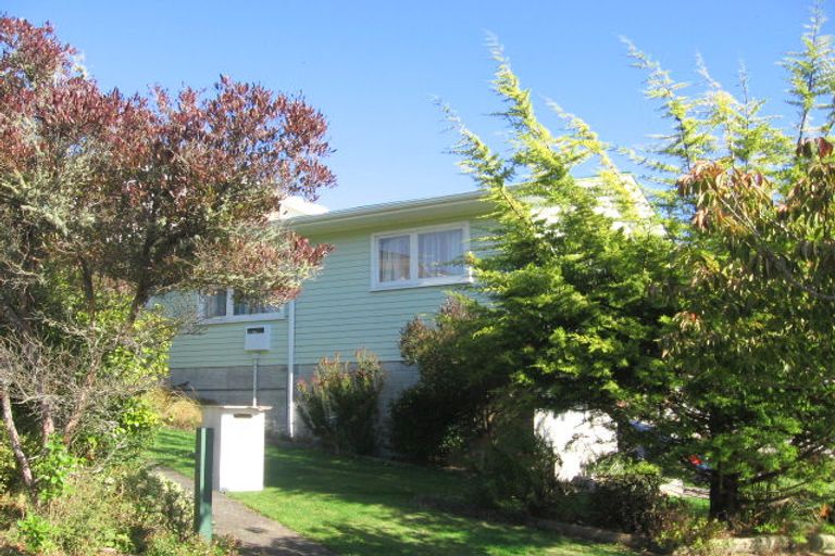 Photo of property in 72 Raroa Terrace, Tawa, Wellington, 5028