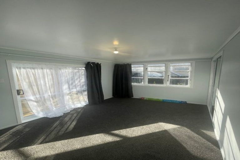 Photo of property in 77 Mould Street, Waitara, 4320