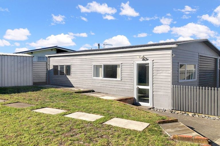 Photo of property in 64 Hinau Street, Castlecliff, Whanganui, 4501