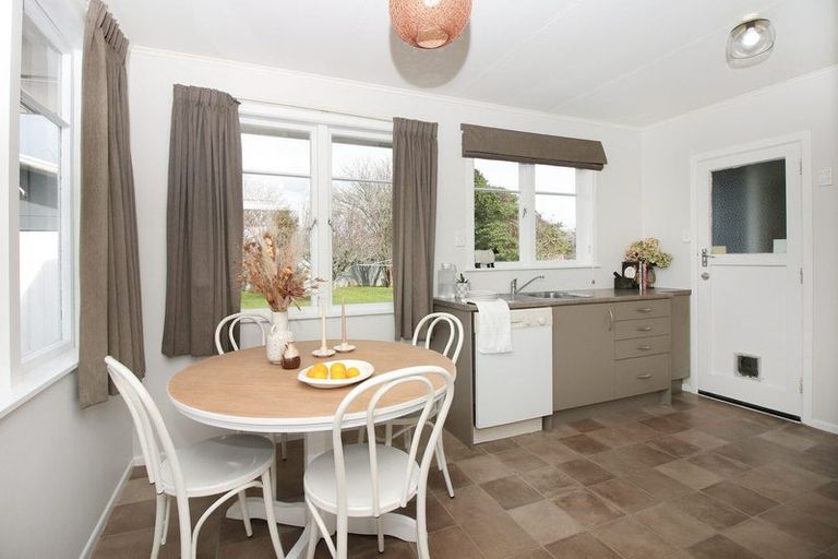 Photo of property in 6 Fox Place, Cloverlea, Palmerston North, 4412