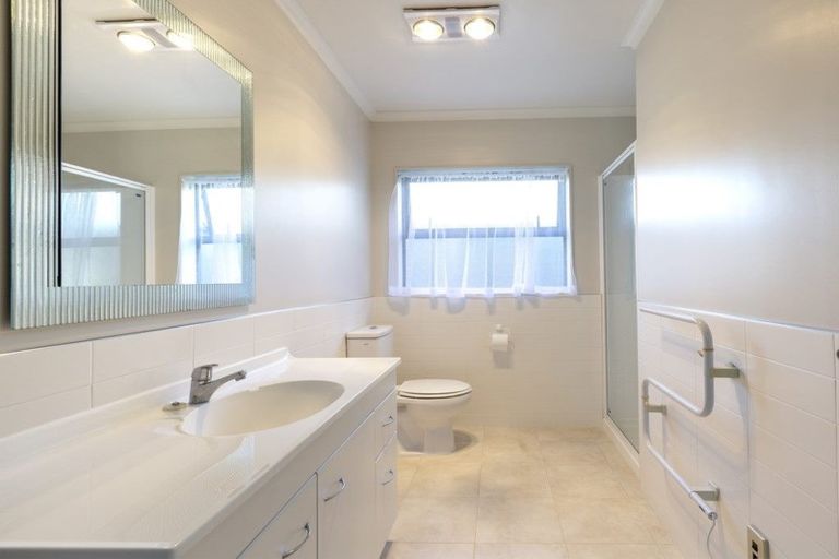 Photo of property in 5 Puketi Lane, Waiuku, 2123