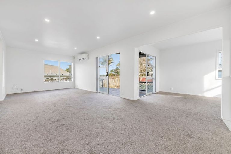 Photo of property in 44 Eugenia Rise, Totara Heights, Auckland, 2105