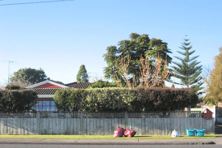 Photo of property in 1/45 Clevedon Road, Papakura, 2110