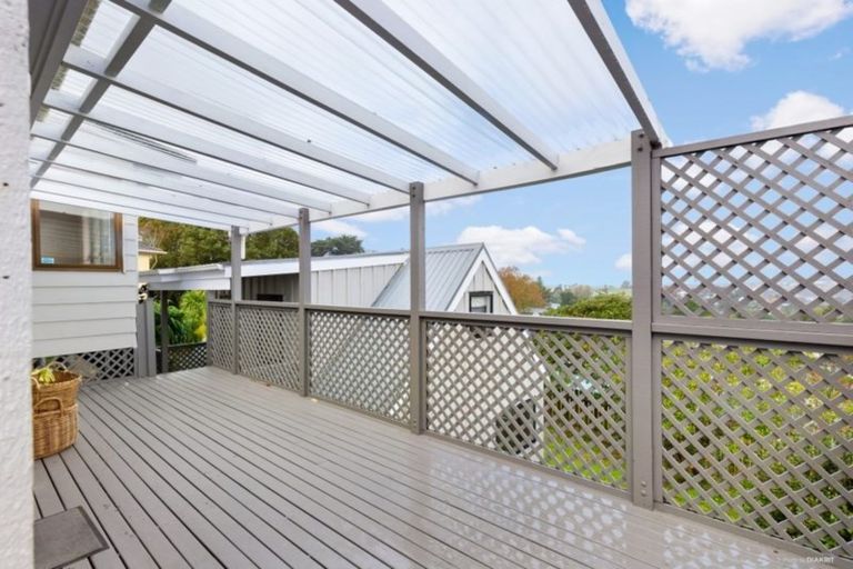 Photo of property in 51 Hobsonville Road, West Harbour, Auckland, 0618
