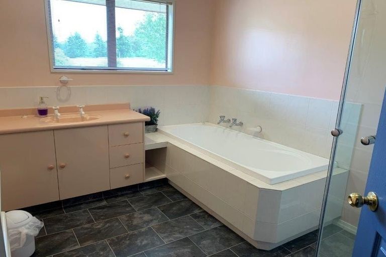 Photo of property in 18 Orchard Road, Wanaka, 9382