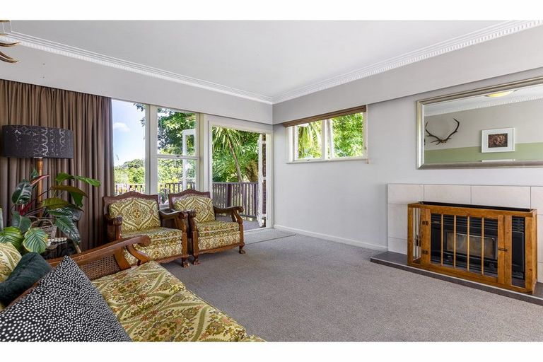 Photo of property in 52 Sylvan Crescent, Te Atatu South, Auckland, 0610
