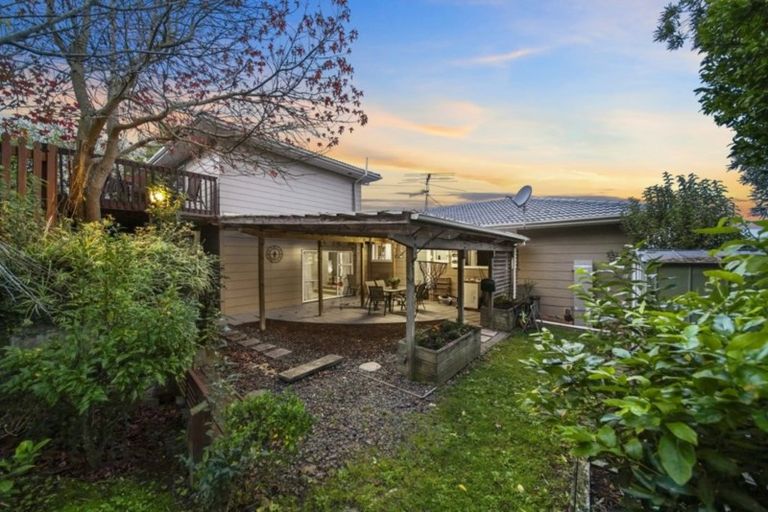 Photo of property in 16 Judkins Crescent, Cockle Bay, Auckland, 2014