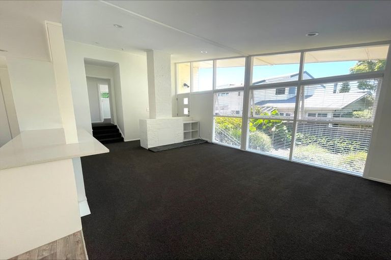 Photo of property in 52 Moore Street, Hillcrest, Auckland, 0627