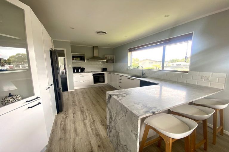 Photo of property in 7 Sealand Place, Mangere Bridge, Auckland, 2022