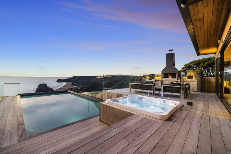 Photo of property in 81 Piha Road, Piha, New Lynn, 0772