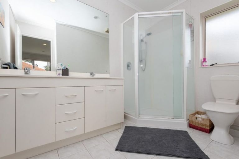 Photo of property in 22 Montecito Place, Golflands, Auckland, 2013