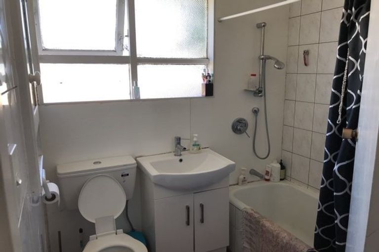 Photo of property in 11 Whitford Avenue, Mount Wellington, Auckland, 1060