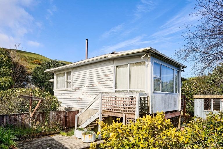 Photo of property in 6 Marne Grove, Waitangirua, Porirua, 5024