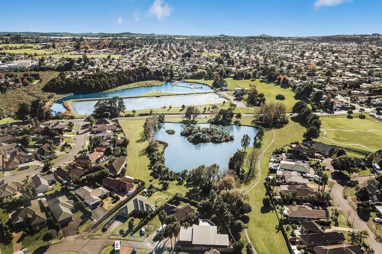Photo of property in 37 Lothian Brae, Wattle Downs, Auckland, 2103