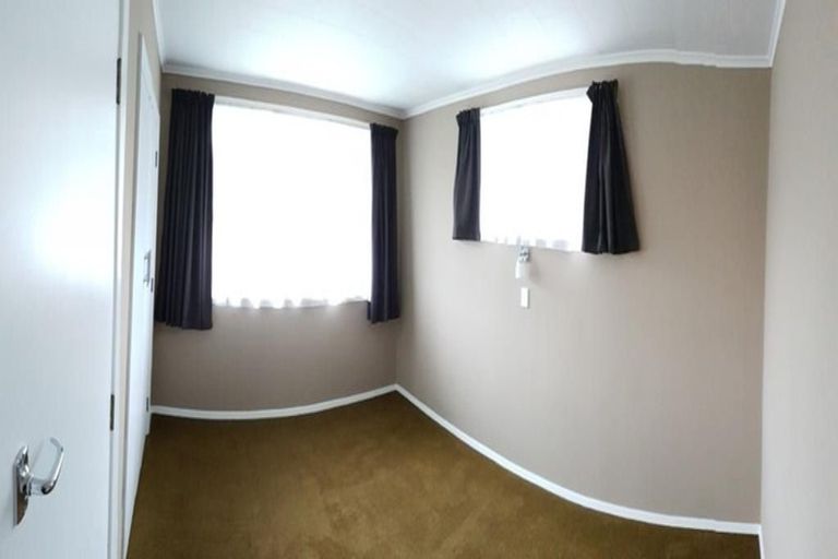 Photo of property in 1/6 Moeraki Road, Maoribank, Upper Hutt, 5018