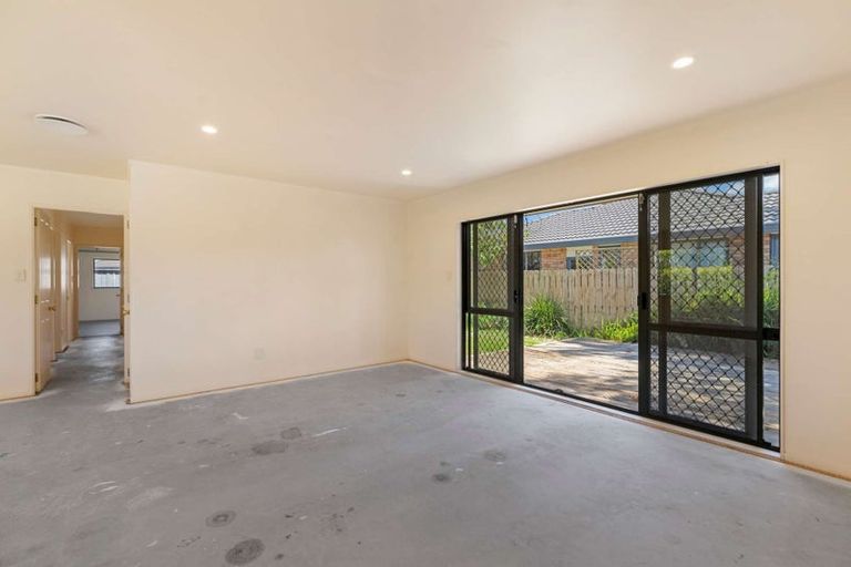 Photo of property in 10 Magnolia Drive, Waiuku, 2123