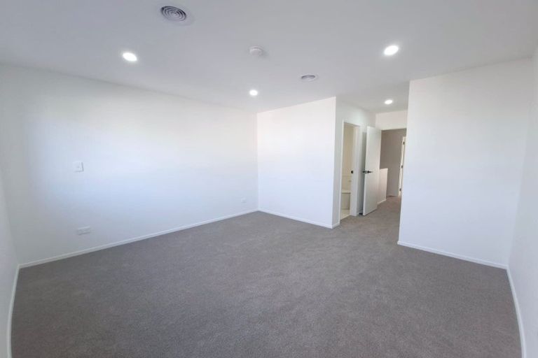 Photo of property in 2b Taratoa Street, Point England, Auckland, 1072