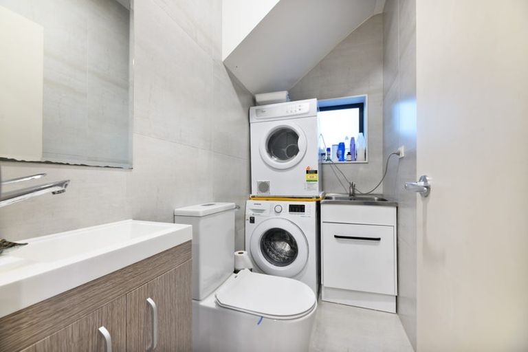 Photo of property in 17d Crosby Road, West Harbour, Auckland, 0618