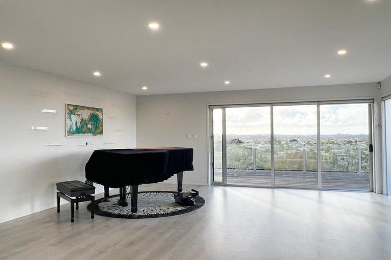 Photo of property in 42 Monarch Avenue, Hillcrest, Auckland, 0627