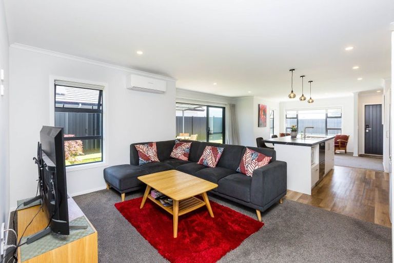 Photo of property in 16 Whitten Way, Wallaceville, Upper Hutt, 5018