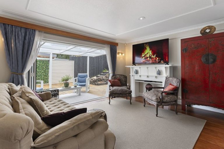 Photo of property in 2/11 Rangeview Road, Sunnyvale, Auckland, 0612
