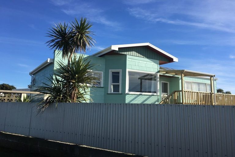 Photo of property in 17 Aubrey Street, Waitara, 4320