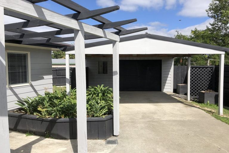 Photo of property in 3 Lydia Place, Kelvin Grove, Palmerston North, 4414
