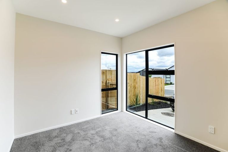 Photo of property in 17 Horokaka Street, Massey, Auckland, 0614