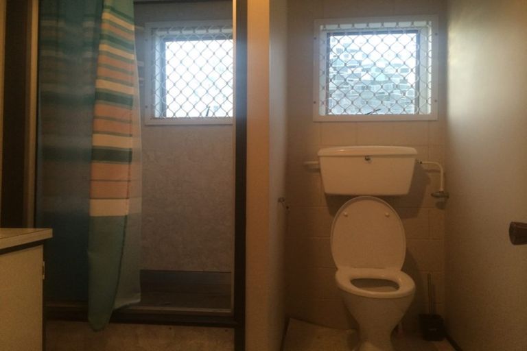 Photo of property in 1/533 Beach Road, Murrays Bay, Auckland, 0630