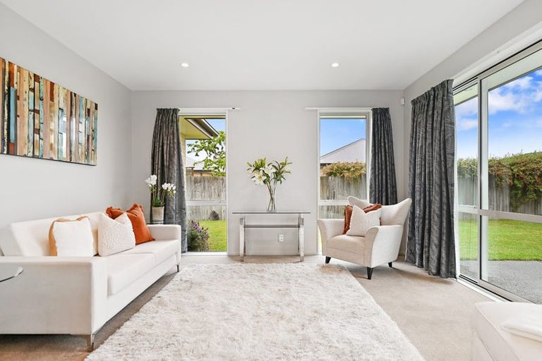 Photo of property in 8 Maple Place, Rangiora, 7400
