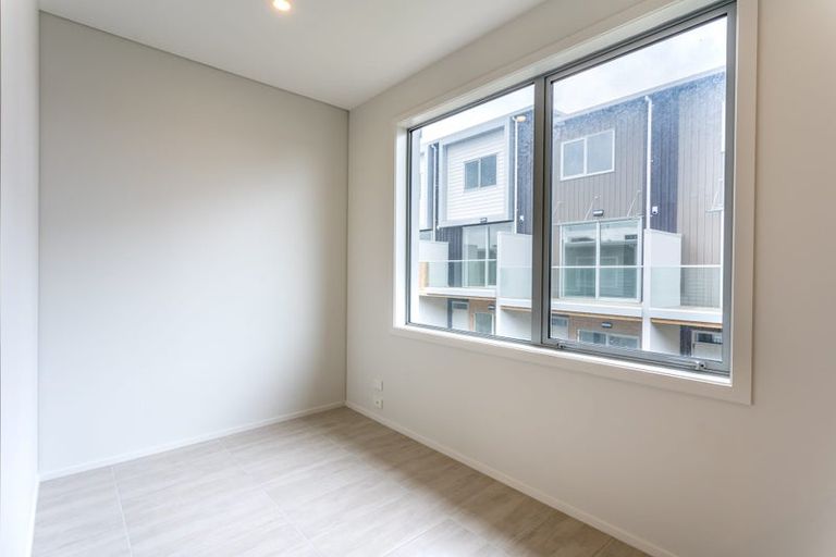 Photo of property in 8 Ceramic Lane, New Lynn, Auckland, 0600